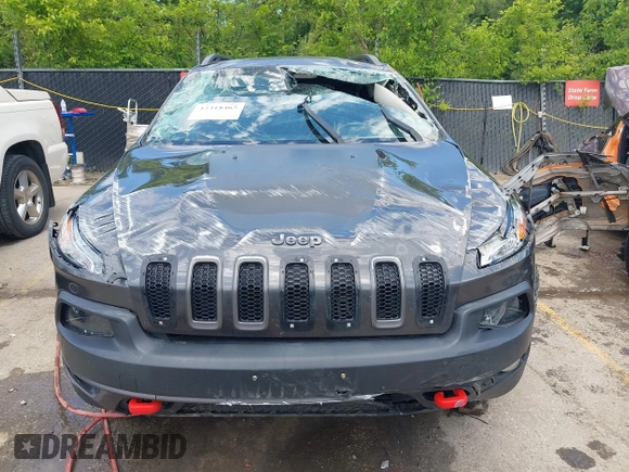 2017 Jeep Cherokee Trailhawk z VIN 1C4PJMBB8HW654321, wystawiony jako IAAI lot #42318465 z przebiegiem 137 923 mil mil oraz . Historia ofert i sprzedaży dostępna na DreamBid. Obrazek 6.