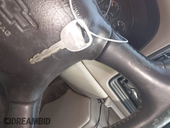 2001 Chevrolet Suburban LS with VIN 3GNFK16T31G142634, listed as a IAAI auction lot 42575492 with 236,583 mi miles and . Bid and sale history available at DreamBid. Image 11.