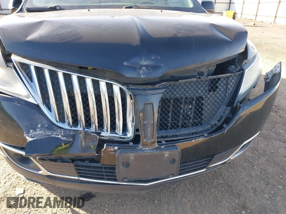 2011 Lincoln MKX with VIN 2LMDJ8JK2BBJ33518, listed as a IAAI auction lot 41827781 with 127,023 mi miles. Bid and sale history available at carsss.com. Image 6.