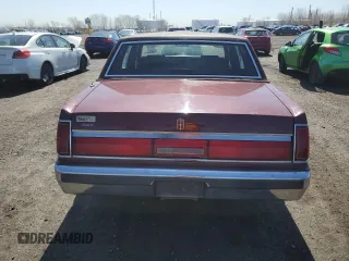 1986 Lincoln Town Car z VIN 1LNBP96FXGY609804, wystawiony jako Copart lot #54846575 z przebiegiem Nie podano mil oraz Nie do naprawy • Non repairable. Historia ofert i sprzedaży dostępna na DreamBid. Obrazek 6.