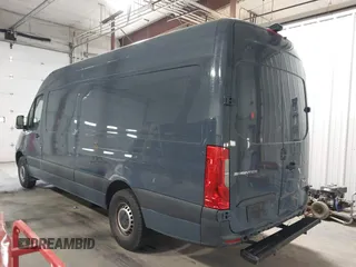 2019 Mercedes-Benz Sprinter Cargo z VIN WD4PF1CD9KP147130, wystawiony jako IAAI lot #41821221 z przebiegiem 70 915 mil mil oraz . Historia ofert i sprzedaży dostępna na DreamBid. Obrazek 3.