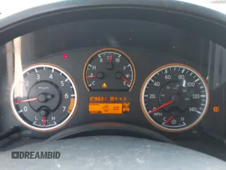 2011 Nissan Titan SL z VIN 1N6AA0EC8BN325356, wystawiony jako IAAI lot #42475121 z przebiegiem 278 631 mil mil oraz . Historia ofert i sprzedaży dostępna na DreamBid. Obrazek 7.