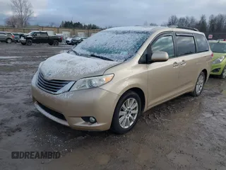 2012 Toyota Sienna XLE z VIN 5TDDK3DCXCS047040, wystawiony jako IAAI lot #41494904 z przebiegiem 117 696 mil mil oraz . Historia ofert i sprzedaży dostępna na DreamBid. Obrazek 2.