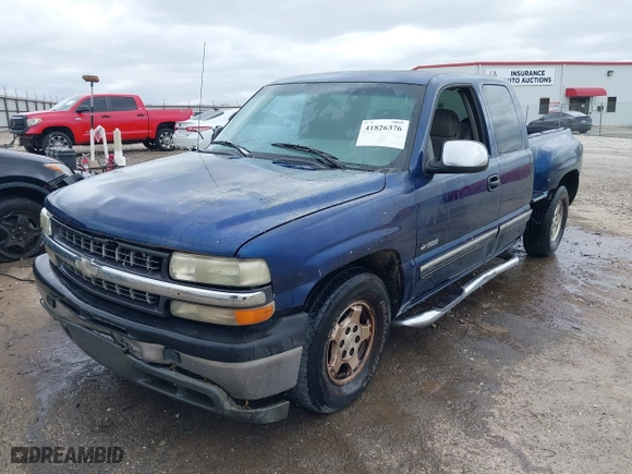 2000 Chevrolet Silverado 1500 LS with VIN 2GCEC19T8Y1201368, listed as a IAAI auction lot 41826376 with 320,246 mi miles. Bid and sale history available at carsss.com. Image 18.