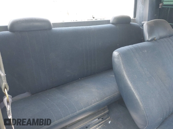 1998 Chevrolet Silverado 1500 with VIN 1GCEC19M0WE194095, listed as a IAAI auction lot 42162707 with 216,468 mi miles and . Bid and sale history available at DreamBid. Image 8.