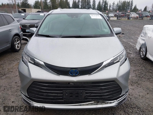 2021 Toyota Sienna XLE with VIN 5TDJSKFC8MS037697, listed as a IAAI auction lot 41711070 with 29,198 mi miles. Bid and sale history available at carsss.com. Image 12.