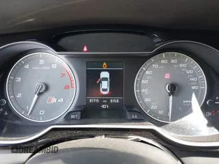 2014 Audi S4 Premium Plus z VIN WAUDGAFL1EA120568, wystawiony jako IAAI lot #42143431 z przebiegiem 81 715 mil mil oraz . Historia ofert i sprzedaży dostępna na DreamBid. Obrazek 7.