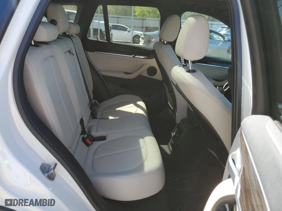 2018 BMW X1 sDrive28i with VIN WBXHU7C31J5L06010, listed as a Copart auction lot 50690995 with 44,092 mi miles and Salvage Title. Bid and sale history available at carsss.com. Image 11.