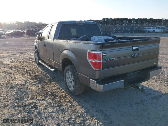 2013 Ford F-150 XL with VIN 1FTFX1CF0DFA71326, listed as a IAAI auction lot 41818945 with 261,183 mi miles. Bid and sale history available at carsss.com. Image 3.