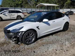 2021 Tesla Model 3 Standard Range Plus z VIN 5YJ3E1EA2MF098140, wystawiony jako Copart lot #73658044 z przebiegiem 118 452 mil mil oraz Szkody całkowita. Historia ofert i sprzedaży dostępna na DreamBid. Obrazek 1.