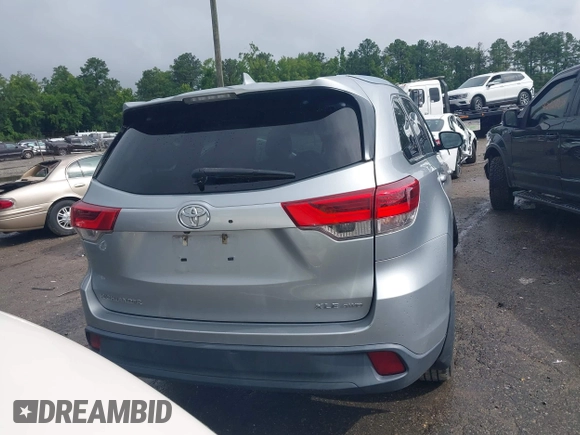 2018 Toyota Highlander SE с VIN 5TDJZRFH1JS545568, выставлен на аукционе IAAI как лот 42582513 с пробегом 120 695 миль миль и . История ставок и продаж доступна на DreamBid. Изображение 16.