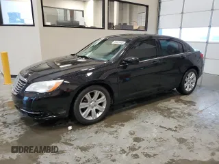 2012 Chrysler 200 Touring z VIN 1C3CCBBG7CN152959, wystawiony jako Copart lot #55463445 z przebiegiem 115 251 mil mil oraz Czysty tytuł • Clean title. Historia ofert i sprzedaży dostępna na DreamBid. Obrazek 1.