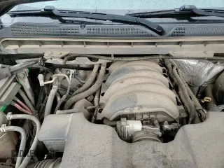 2018 Chevrolet Silverado 1500 LT z VIN 1GCUKREC9JF115679, wystawiony jako Copart lot #81163805 z przebiegiem 122 787 mil mil oraz Szkoda całkowita • Salvage title. Historia ofert i sprzedaży dostępna na DreamBid. Obrazek 13.