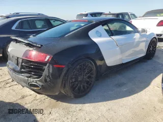 2011 Audi R8 5.2L z VIN WUAANAFG8BN000143, wystawiony jako Copart lot #74799504 z przebiegiem Nie podano mil oraz Szkoda całkowita • Salvage title. Historia ofert i sprzedaży dostępna na DreamBid. Obrazek 3.