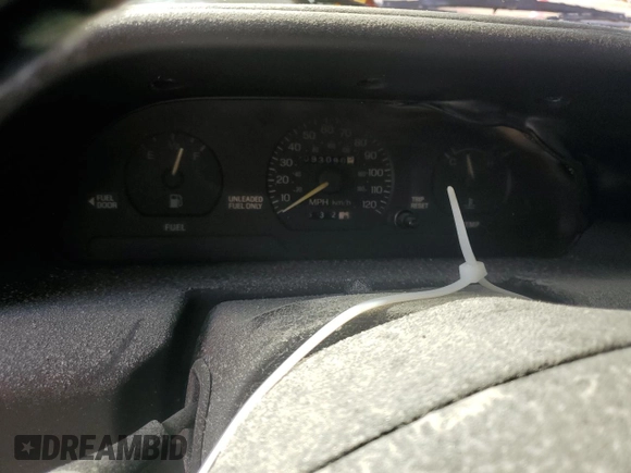 1995 Ford Escort z VIN 1FASP15J1SW344941, wystawiony jako Copart lot #73689754 z przebiegiem Nie podano mil oraz Nie do naprawy. Historia ofert i sprzedaży dostępna na DreamBid. Obrazek 9.