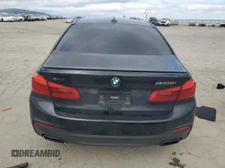 2020 BMW 5 Series M550i xDrive z VIN WBAJS7C09LCE11953, wystawiony jako Copart lot #49773175 z przebiegiem 40 329 mil mil oraz Szkoda całkowita • Salvage title. Historia ofert i sprzedaży dostępna na DreamBid. Obrazek 6.
