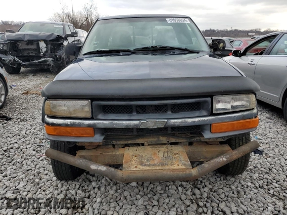 2001 Chevrolet S-10 LS with VIN 1GCCT19W918144487, listed as a Copart auction lot 84958094 with 0 mi miles and Salvage Title. Bid and sale history available at carsss.com. Image 5.