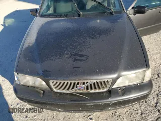 1998 Volvo S70 z VIN YV1LS553XW3480105, wystawiony jako Copart lot #83552564 z przebiegiem 200 181 mil mil oraz Nie do naprawy. Historia ofert i sprzedaży dostępna na DreamBid. Obrazek 11.