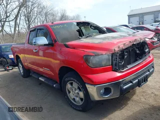 2010 Toyota Tundra z VIN 5TFUM5F1XAX013589, wystawiony jako IAAI lot #41913118 z przebiegiem 106 311 mil mil oraz . Historia ofert i sprzedaży dostępna na DreamBid. Obrazek 1.