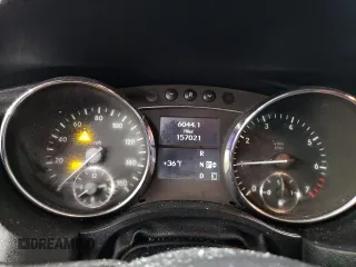2009 Mercedes-Benz R-Class 3.5L with VIN 4JGCB65E49A092179, listed as a Copart auction lot 46138045 with 157,021 mi miles and Salvage Title. Bid and sale history available at carsss.com. Image 9.