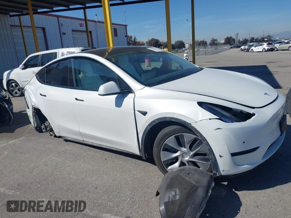 2020 Tesla Model Y Long Range with VIN 5YJYGDEE2LF044811, listed as a IAAI auction lot 41839136 with 68,445 mi miles and . Bid and sale history available at DreamBid. Image 13.