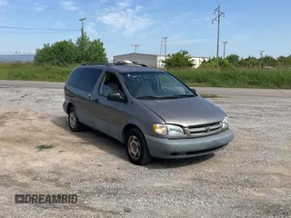 1998 Toyota Sienna LE with VIN 4T3ZF13C8WU076698, listed as a Copart auction lot 64401585 with 261,963 mi miles and Clean title. Bid and sale history available at DreamBid. Image 1.