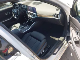2020 BMW 3 Series 330i z VIN 3MW5R1J01L8B05556, wystawiony jako IAAI lot #42299891 z przebiegiem 61 404 mil mil oraz . Historia ofert i sprzedaży dostępna na DreamBid. Obrazek 5.