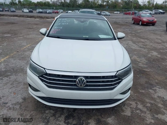 2019 Volkswagen Jetta SEL Premium with VIN 3VWG57BU3KM103807, listed as a IAAI auction lot 41733098 with 68,608 mi miles. Bid and sale history available at carsss.com. Image 12.