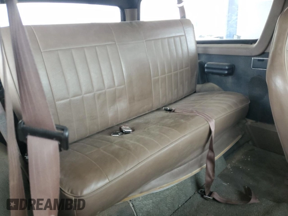 1996 Ford Bronco XL z VIN 1FMEU15N0TLB63427, wystawiony jako Copart lot #82779084 z przebiegiem 175 679 mil mil oraz Szkoda całkowita • Salvage title. Historia ofert i sprzedaży dostępna na DreamBid. Obrazek 11.