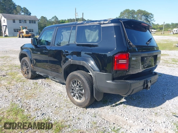 2024 Toyota Land Cruiser z VIN JTEABFAJ2RK013130, wystawiony jako IAAI lot #42002397 z przebiegiem 19 749 mil mil oraz . Historia ofert i sprzedaży dostępna na DreamBid. Obrazek 3.