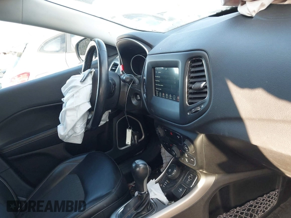 2019 Jeep Compass Latitude with VIN 3C4NJDBB4KT850342, listed as a IAAI auction lot 41398167 with 33,771 mi miles and . Bid and sale history available at DreamBid. Image 5.