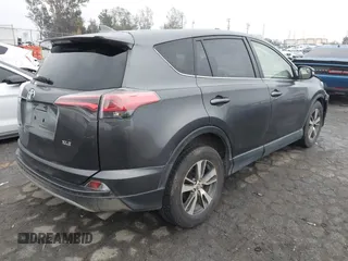 2018 Toyota RAV4 XLE z VIN JTMWFREV4JJ188776, wystawiony jako IAAI lot #41525603 z przebiegiem 110 743 mil mil oraz . Historia ofert i sprzedaży dostępna na DreamBid. Obrazek 4.