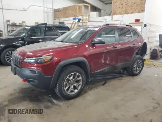 2020 Jeep Cherokee Trailhawk z VIN 1C4PJMBX2LD587988, wystawiony jako Copart lot #56214595 z przebiegiem 62 464 mil mil oraz Szkoda całkowita • Salvage title. Historia ofert i sprzedaży dostępna na DreamBid. Obrazek 1.