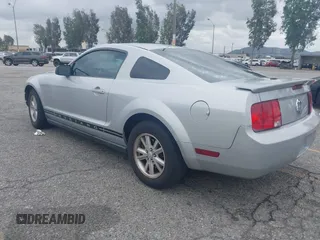 2007 Ford Mustang Deluxe with VIN 1ZVFT80N375282334, listed as a IAAI auction lot 42051959 with 207,901 mi miles. Bid and sale history available at carsss.com. Image 3.