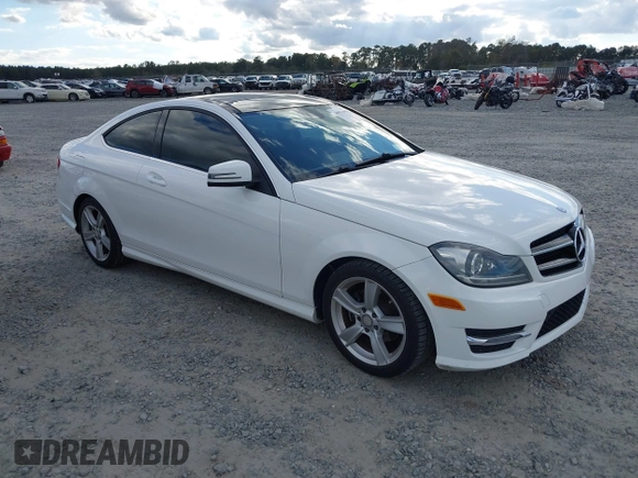 2015 Mercedes-Benz C-Class C 250 with VIN WDDGJ4HBXFG360200, listed as a IAAI auction lot 40952908 with 70,987 mi miles. Bid and sale history available at carsss.com. Image 1.