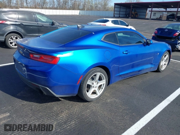 2017 Chevrolet Camaro 1LT z VIN 1G1FB1RX5H0103123, wystawiony jako IAAI lot #41801944 z przebiegiem 179 495 mil mil oraz . Historia ofert i sprzedaży dostępna na DreamBid. Obrazek 4.