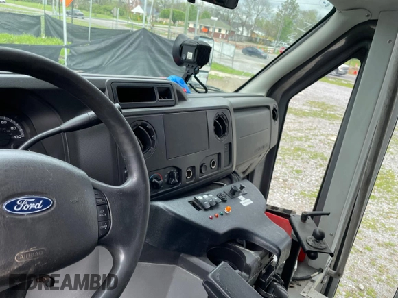 2019 Ford Econoline Cargo with VIN 1FDFE4FS3KDC32108, listed as a Copart auction lot 52462425 with 212,441 mi miles and Clean Title. Bid and sale history available at DreamBid. Image 9.