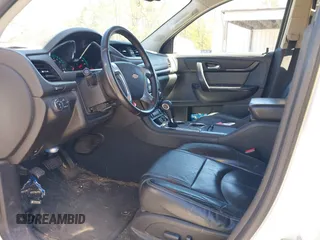 2016 Chevrolet Traverse LT z VIN 1GNKRHKD8GJ339310, wystawiony jako IAAI lot #41851163 z przebiegiem 263 183 mil mil oraz . Historia ofert i sprzedaży dostępna na DreamBid. Obrazek 5.