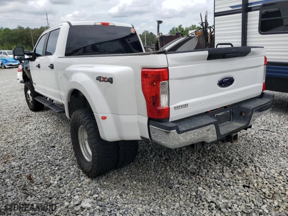 2018 Ford Super Duty F-350 DRW XL with VIN 1FT8W3DT0JEC35042, listed as a Copart auction lot 72758314 with 115,804 mi miles and Salvage Title. Bid and sale history available at carsss.com. Image 2.