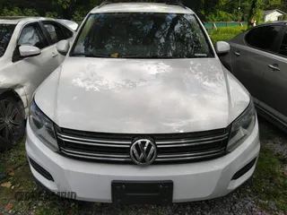 2016 Volkswagen Tiguan R-Line with VIN WVGBV7AX1GW003636, listed as a IAAI auction lot 42182478 with 137,437 mi miles and . Bid and sale history available at DreamBid. Image 12.