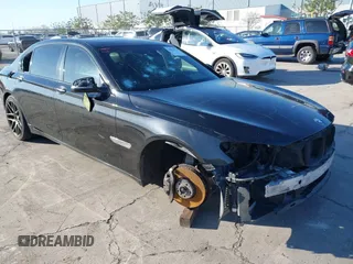 2014 BMW 7 Series 740Li with VIN WBAYE4C56ED137847, listed as a IAAI auction lot 39452255 with 184,471 mi miles. Bid and sale history available at carsss.com. Image 1.