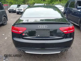 2010 Audi S5 Premium Plus z VIN WAUCVAFR9AA062970, wystawiony jako IAAI lot #42226065 z przebiegiem 128 747 mil mil oraz . Historia ofert i sprzedaży dostępna na DreamBid. Obrazek 16.