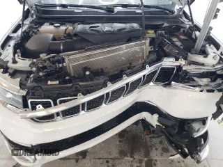 2024 Jeep Wagoneer Series II z VIN 1C4SJUBP3RS135367, wystawiony jako Copart lot #56036945 z przebiegiem 39 298 mil mil oraz Tytuł czysty. Historia ofert i sprzedaży dostępna na DreamBid. Obrazek 12.