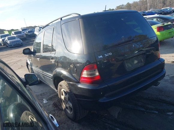 2001 Mercedes-Benz M-Class with VIN 4JGAB54E51A282080, listed as a IAAI auction lot 41437518 with 257,702 mi miles. Bid and sale history available at carsss.com. Image 3.