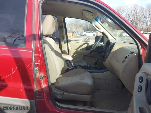 2007 Ford Escape XLS with VIN 1FMYU02Z57KB07963, listed as a IAAI auction lot 41488943 with 123,857 mi miles. Bid and sale history available at carsss.com. Image 5.