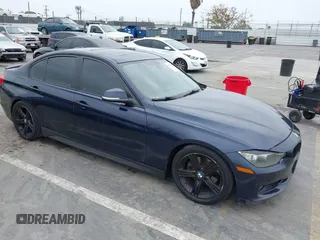 2012 BMW 3 Series 328i z VIN WBA3A5C55CF258351, wystawiony jako IAAI lot #42390488 z przebiegiem 164 532 mil mil oraz . Historia ofert i sprzedaży dostępna na DreamBid. Obrazek 1.