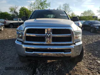 2016 Ram 2500 Tradesman z VIN 3C6UR5CJ9GG281527, wystawiony jako Copart lot #56062915 z przebiegiem 166 882 mil mil oraz Czysty tytuł • Clean title. Historia ofert i sprzedaży dostępna na DreamBid. Obrazek 5.