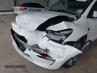 2023 Tesla Model Y Long Range z VIN 7SAYGDEE2PF834036, wystawiony jako IAAI lot #41933120 z przebiegiem 27 872 mil mil oraz . Historia ofert i sprzedaży dostępna na DreamBid. Obrazek 6.