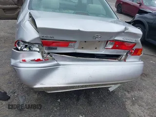 2000 Toyota Camry LE z VIN 4T1BF22K2YU094772, wystawiony jako IAAI lot #42427895 z przebiegiem 118 178 mil mil oraz . Historia ofert i sprzedaży dostępna na DreamBid. Obrazek 12.