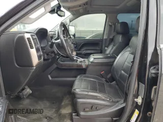 2015 GMC Sierra 3500HD Denali z VIN 1GT424E80FF506967, wystawiony jako Copart lot #49715055 z przebiegiem 191 033 mil mil oraz Czysty tytuł • Clean title. Historia ofert i sprzedaży dostępna na DreamBid. Obrazek 7.